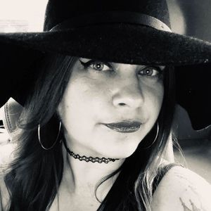 Meet your Posher, Deena